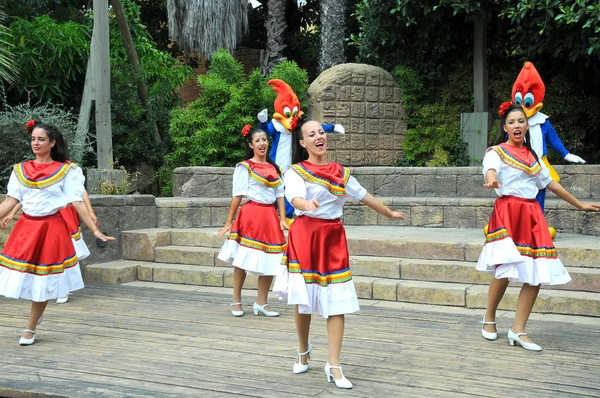 ポートアベンチュラ スペイン 2011 ポートアベンチュラは サロウ市のタラゴナのエリアに位置する遊園地とヨーロッパのリゾートです — ストック写真