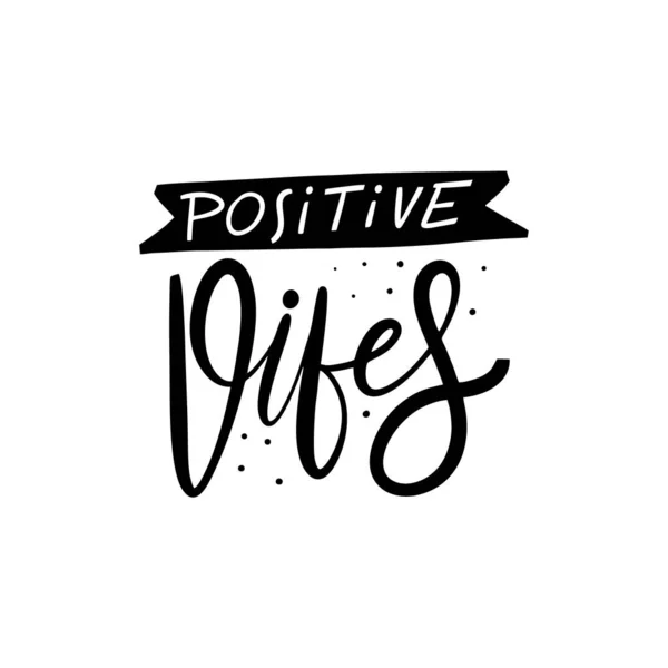 Positieve Vibes. Met de hand getekend moderne belettering. Zwarte kleur. Vector illustratie. Geïsoleerd op witte achtergrond. — Stockvector