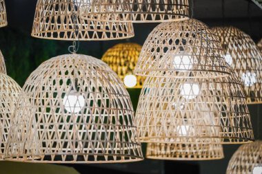 Lüks avize, bambu tabaktan yapılmış yaratıcı modern ve seçkin yerel insanların fikir Tayland tavuk kümesi uygulanan.