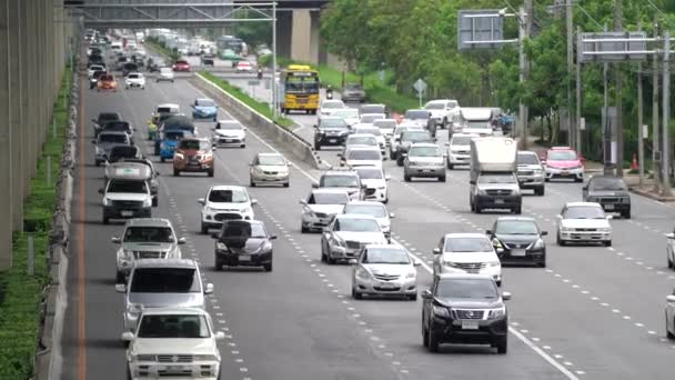 Bangkok Thailand Aug 2018 Thailand Strassennamen Thailand Borommaratchachonnaniwith Many Cars — Stockvideo