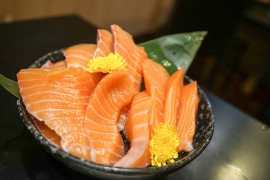 somon balığı Japon restoran açık büfe.