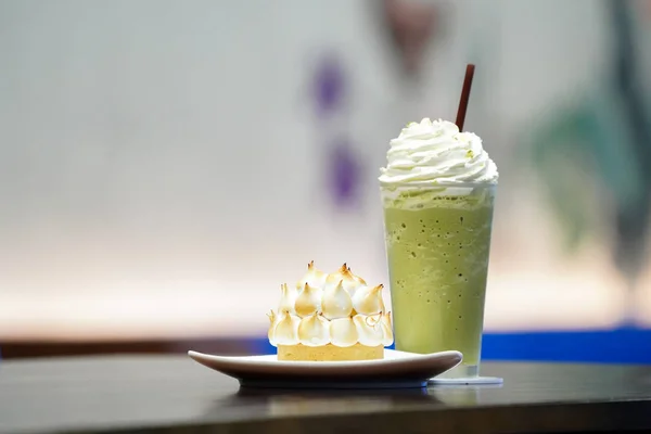Tatlı Beverate Lemen Çay Buz Süt Yeşil Çay Ile Taç — Stok fotoğraf