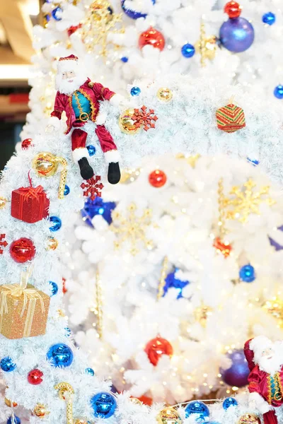 Árbol Navidad Color Blanco Verde Decoración Año Nuevo Los Grandes — Foto de Stock