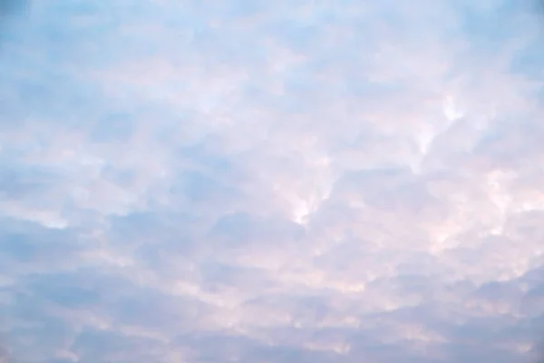Klar Schöner Blauer Himmel Mit Einzigartiger Wolke — Stockfoto