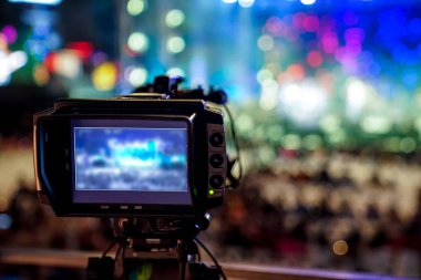 siluet kameraman kaydedilmiş için bulanık ve bokeh geri sayım konser., Bangkok, Tayland.