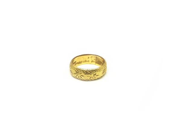 Izolovat Vintage Zlatý Prsten Bílé Pozadí — Stock fotografie