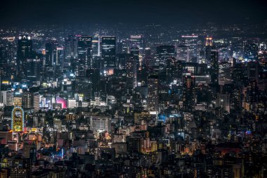 Osaka atmosfer, yüksek bina cityscape vardır her yerde sonsuza kadar yatay, Japonya.