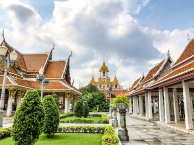 Loha Prasart ve Royal Pavilion Mahajetsadabadin Thialnad Simgesel Yapı ve seyahat ve ziyaret için güzel bir yer vardır.