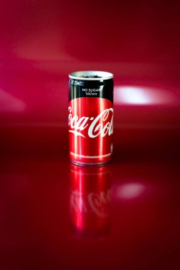 Bangkok, Tayland - 17 Mayıs, 2018: Mini Coca-Coly sıfır olabilir 180 ml Tayland Coca-Cola şirketi tarafından üretilen. (şekersiz). Popüler alkolsüz içecek soda otomatlar ve genel mağaza satılan olduğunu.
