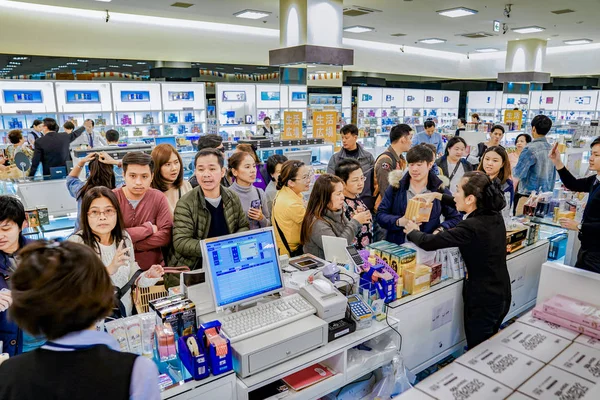 2018 大阪市 観光客や出張聞くし 免税店 日本での販売交渉 — ストック写真