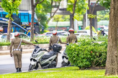 Bangkok, Tayland - 17 Haziran 2018: üç Tayland trafik polis / polis yol kavşağı, Bangkok Tayland yakınındaki görev.