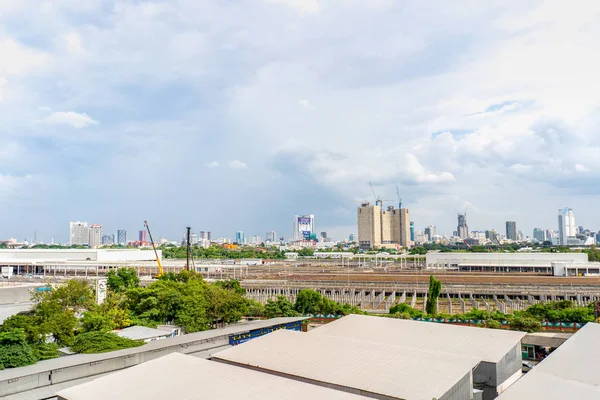 泰国曼谷 2018年9月13日 曼谷城市景观在 Ratchada 地区与建筑和建筑区周围的一天 开放的天空 — 图库照片