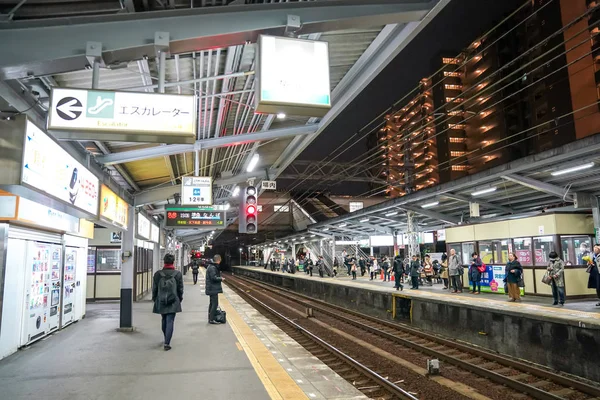 Osaka Japão Fevereiro 2018 Passageiros Estavam Esperando Trem Plataforma Estação — Fotografia de Stock
