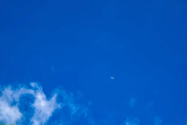 Clearly Beautiful Blue Sky White Line Plane — Stock Photo, Image