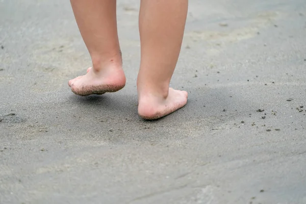 Cerrar Las Piernas Los Niños Jugar Aprender Playa — Foto de Stock