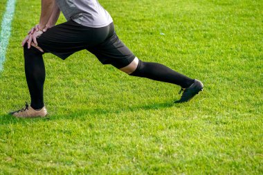 futbolcu sahada germe, oyun için Isınma.