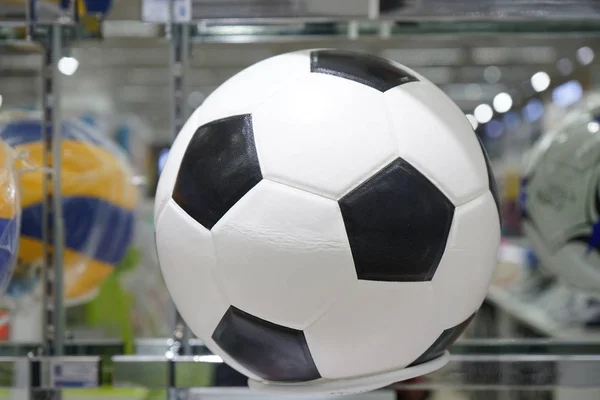 Футбольный Мяч Полке Продажи Спортивном Магазине Универмага — стоковое фото