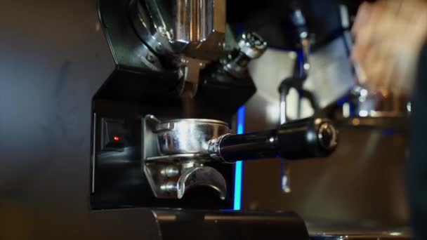 Verse Koffiemachine Koffiemolen Mash Coffee Bean Poeder Voor Make Expresso — Stockvideo