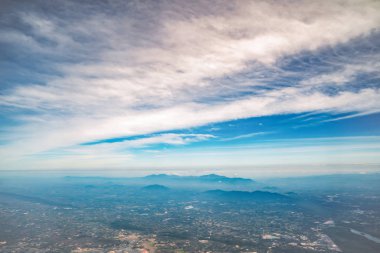 Tayland arazi görünümüorta bölgenin gökyüzü ve kırsal alan. Cumhuriyeti