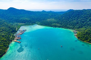 Koh Kood deniz ve orman ve dağ arasında balıkçı Vadisi