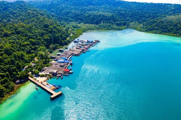 Vallée des pêcheurs entre mer et forêt et montagne à Koh Kood — Photo