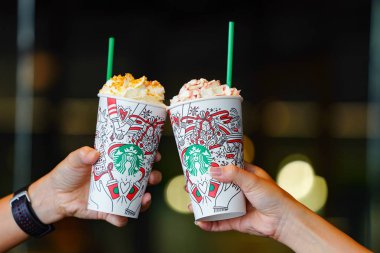 Bangkok, Tayland - 15 Kasım 2017: Starbuck souviniers ve b
