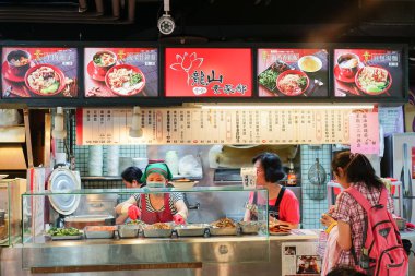 Taipei, Tayvan - 3 Eki, 2017: Yerel Tayvanlılar bekliyorlardı