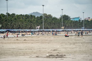 Chonburi, Tayland - 12 Ağustos 2018: Taylandlılar ve turistler oynuyor,
