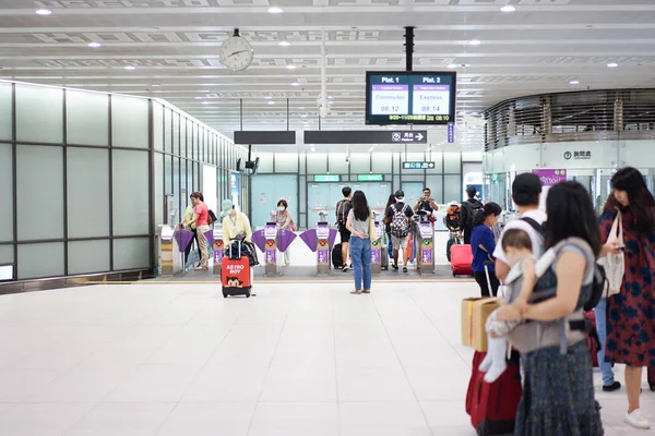 Taipei, TAIWAN - 1 Oct, 2017: The Passengers walking around for — Stock Photo, Image