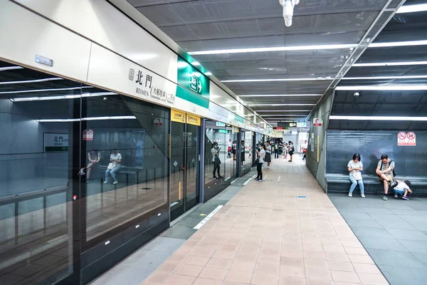 台北,台湾 - 2017年10月1日:乘客四处走动 — 图库照片