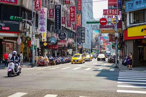 Taipei, TAIWAN - 2 Oct, 2017: Taipei city environment with tranf — Stock Photo, Image