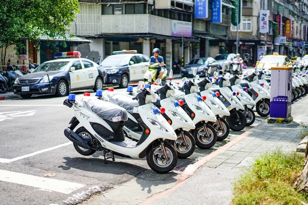 Taipei, Tayvan-3 Ekim, 2017: Tayvan polis araba ve motosiklet w