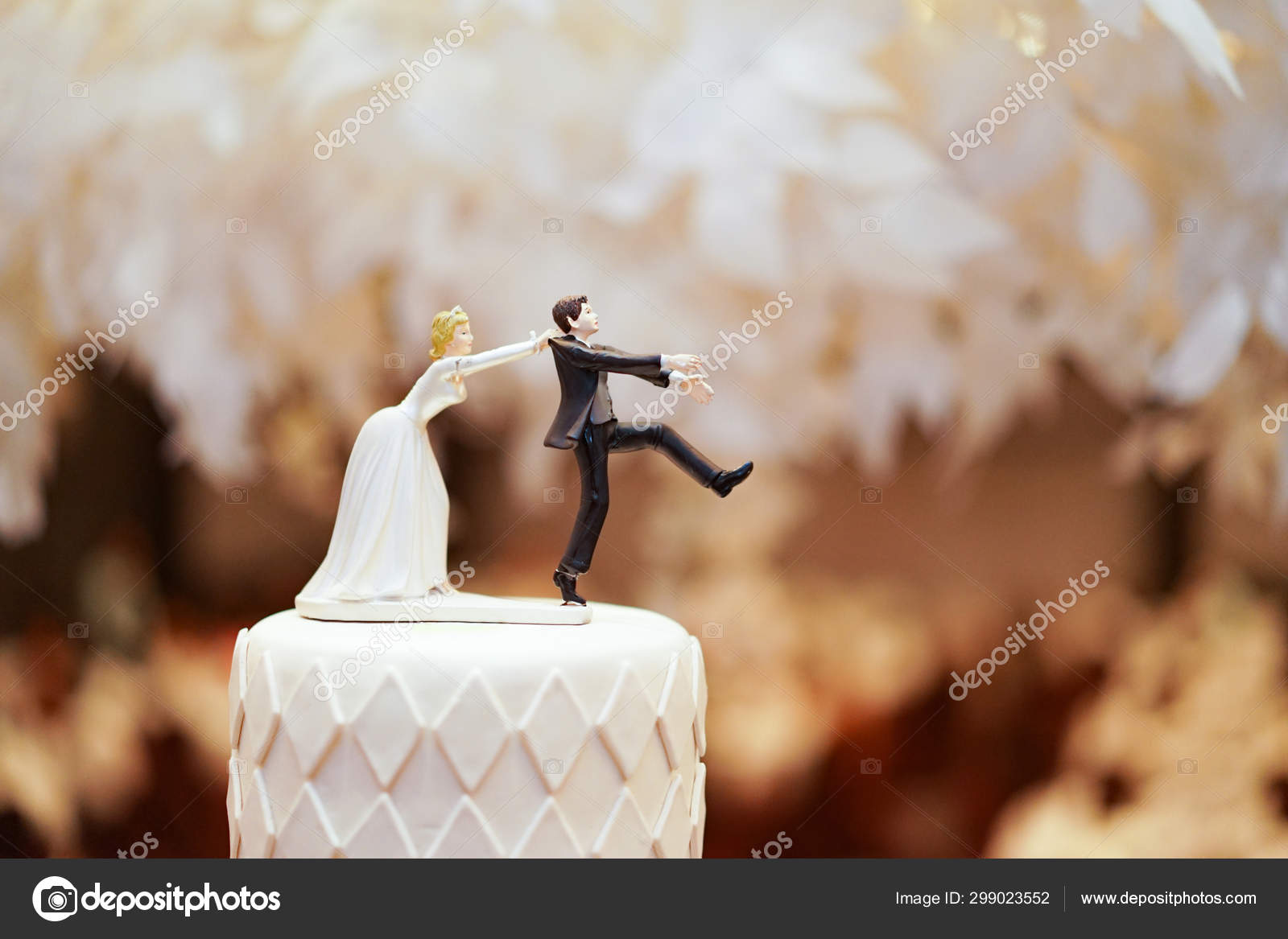 Regalo Hogar Caja De Recuerdos De Aniversario Y Boda Con Estatua Familiar |  Cuotas Figuras De Comunion, image size:1600x1167