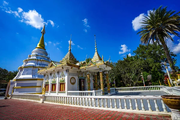 Clásico "templo de Nantaram" de madera en la provincia de Phayao, al norte de Th — Foto de Stock