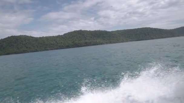 Splash Eau Hors Bord Dans Océan Mer Montagne Fond Dans — Video