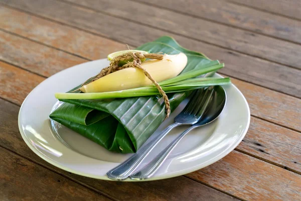 Comida Tailandesa Envuelta Cubierta Por Una Hoja Plátano Lista Para — Foto de Stock