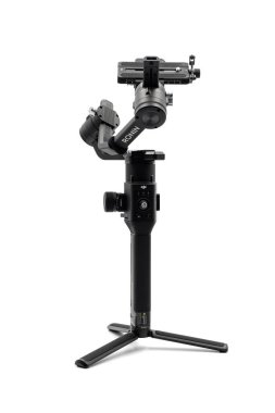 Bangkok, Tayland - 7 Şubat 2020: DJI Ronin-S, Kamera kaydı için Dengeleyici 3 eksenli Motorize Gimbal 2018 yılında Tayland 'da satışa sunuldu. Bangkok Tayland. Yollar kırpılıyor.