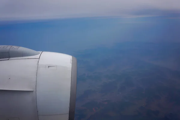 Jet Plano Ventana Cielo Vista Con Ala Máquina Mañana — Foto de Stock