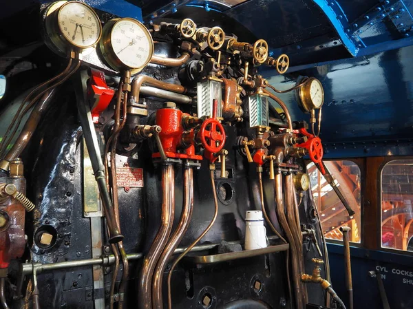 In de cabine van de Londen en de North Eastern Railway stoom locomotief Mallard 4468 — Stockfoto