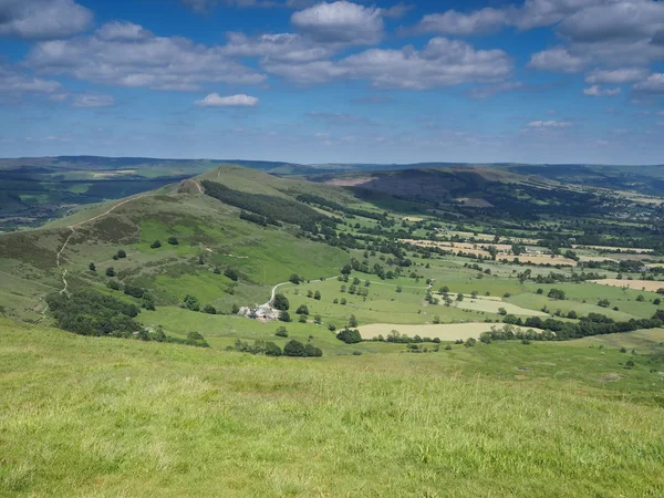 Utsikt från Mam Tor över Edale och Hope dalar, Back Tor och Lose Hill, Peak District, Storbritannien — Stockfoto