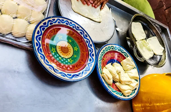 传统自制的摩洛哥薄绉煎饼叫 Tride — 图库照片