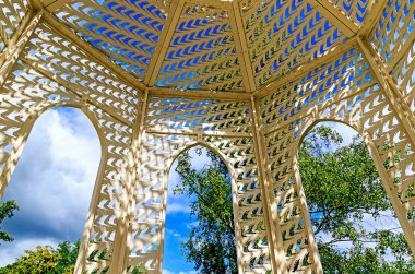 Kötü Schwalbach, Almanya-Haziran 25, 2018: Schwalbenpavillon (Kırlangıç pavilion) spa parkta Hesse, Almanya Wiesbaden yakınındaki kötü Schwalbach