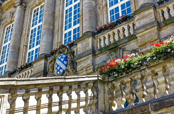 Grande Municipio Kassel Fronteggiato Due Suggestivi Leoni Oro Inaugurato Nel — Foto Stock