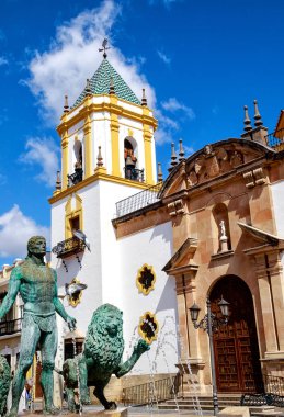 Plaza del Socorro, İspanya 'nın Malaga eyaletinin Ronda şehrinde bar ve restoran teraslarıyla çevrili küçük bir meydan.