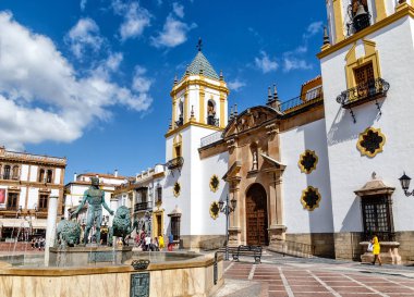 Plaza del Socorro, İspanya 'nın Malaga eyaletinin Ronda şehrinde bar ve restoran teraslarıyla çevrili küçük bir meydan.