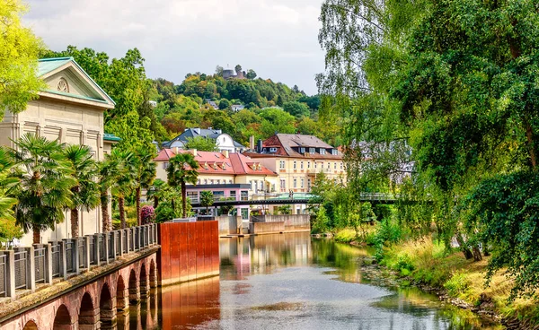 风景如画的世界著名健康胜地在河的银行 Saale 坏基幸根在巴伐利亚 — 图库照片