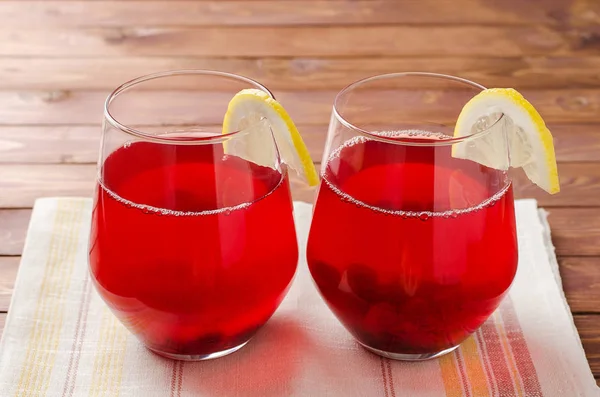 Een Glas Cranberry Fruitdrank Traditionele Russische Compote Van Veenbessen Mors — Stockfoto