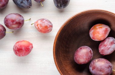 Erik hafif ahşap arka plan üzerinde farklı çeşitleri