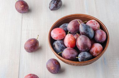 Erik hafif ahşap arka plan üzerinde farklı çeşitleri