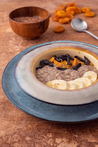 Linen porridge from fresh seeds. — Stock Photo, Image